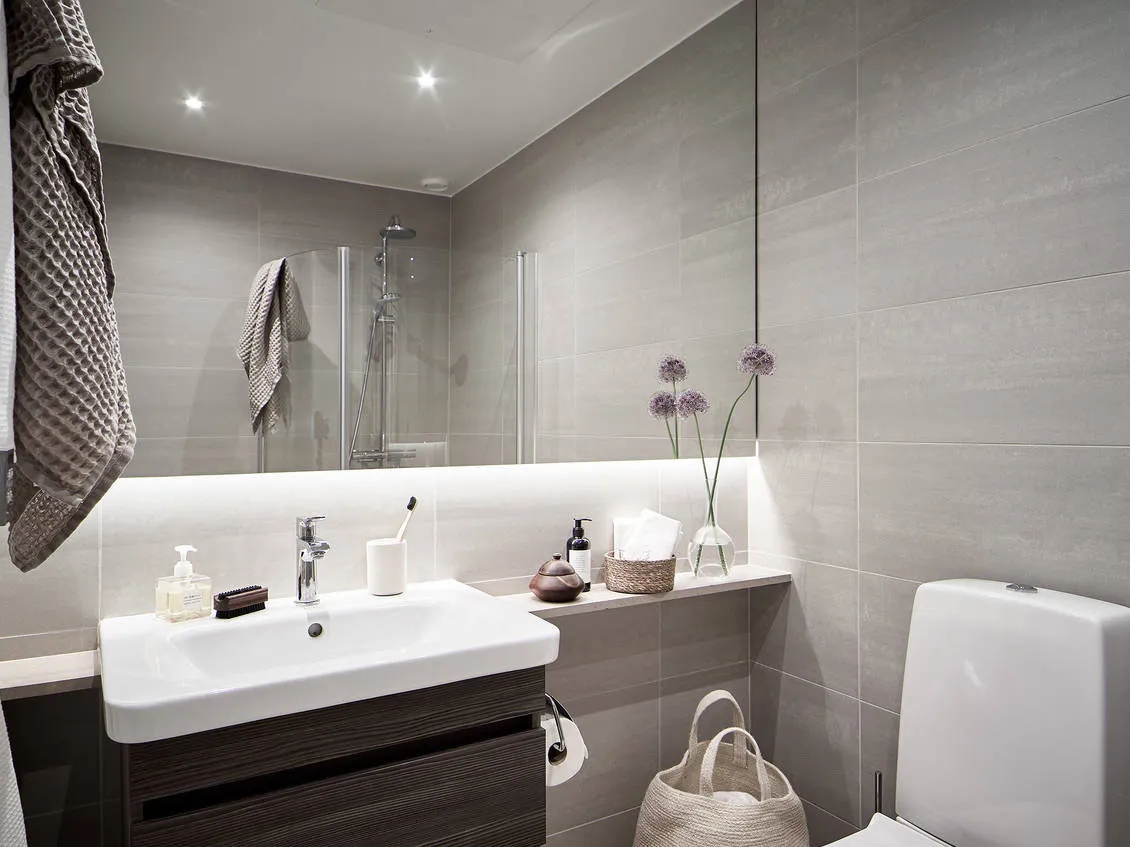 照片：现代、斯堪的纳维亚风格浴室室内装饰，公寓，瑞典，极简主义，米色，灰色，哥德堡，室内几何设计，斯堪的纳维亚极简主义，2室，40-60平方米 – 网站上的照片