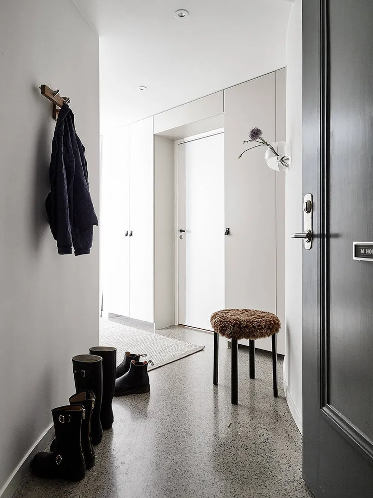 照片：现代、斯堪的纳维亚风格入口大厅室内装饰，公寓，瑞典，极简主义，米色，灰色，哥德堡，室内几何设计，斯堪的纳维亚极简主义，2室，40-60平方米 – 网站上的照片