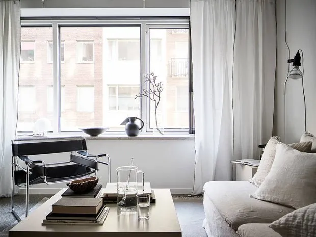 照片：现代、斯堪的纳维亚风格客厅室内装饰，公寓，瑞典，极简主义，米色，灰色，哥德堡，室内几何设计，斯堪的纳维亚极简主义，2室，40-60平方米 – 网站上的照片