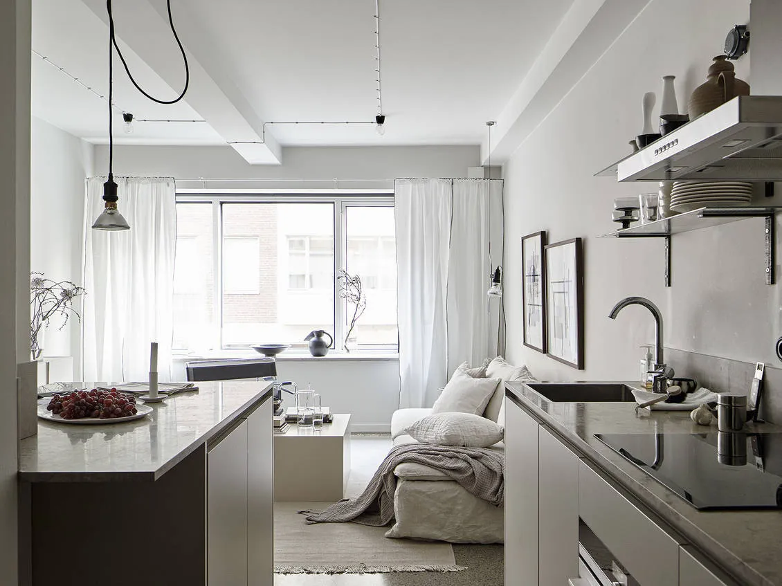 照片：现代、斯堪的纳维亚风格厨房和餐厅室内装饰，公寓，瑞典，极简主义，米色，灰色，哥德堡，室内几何设计，斯堪的纳维亚极简主义，2室，40-60平方米 – 网站上的照片