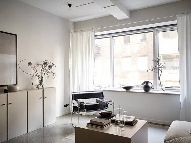 照片：现代、斯堪的纳维亚风格客厅室内装饰，公寓，瑞典，极简主义，米色，灰色，哥德堡，室内几何设计，斯堪的纳维亚极简主义，2室，40-60平方米 – 网站上的照片