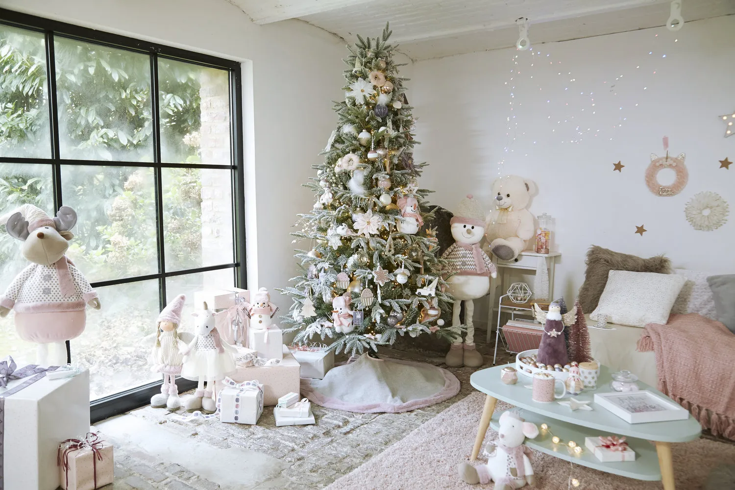 Photo: Living room in Modern style, Interior decoration, Color schemes for interior, Holiday interior decoration, Ashan – photo on our website