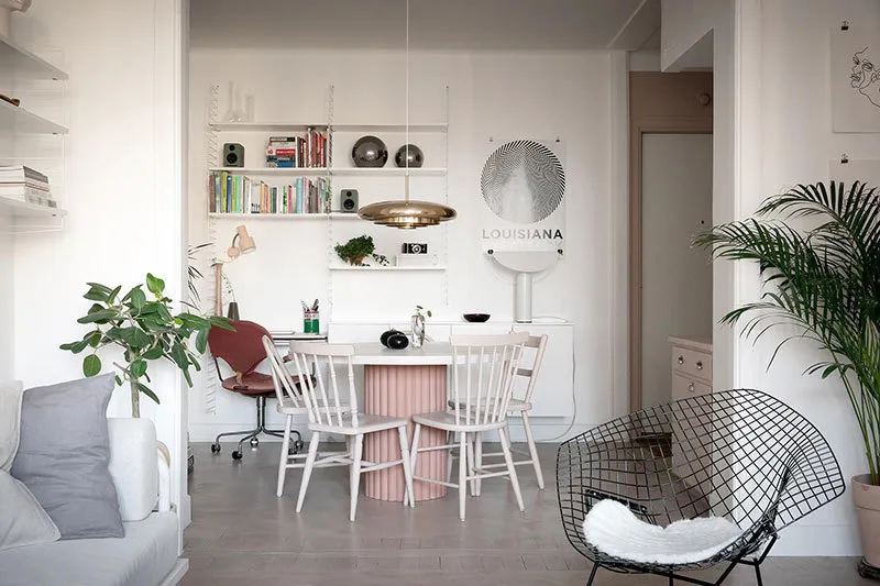 照片：北欧现代风格客厅，室内装饰，公寓，白色，粉色，40-60平方米 – 网站上的照片