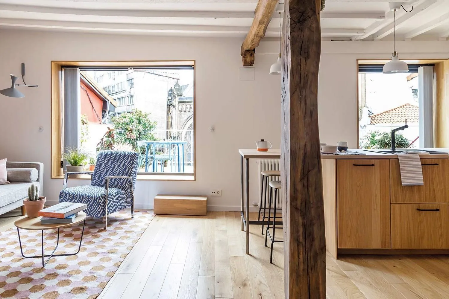 Photo: Living Room in Loft, Eclecticism, Interior Decoration, Spain, Vintage, How to Decorate an Interior in Loft Style, Mid-Century Modern – Photo on Our Website
