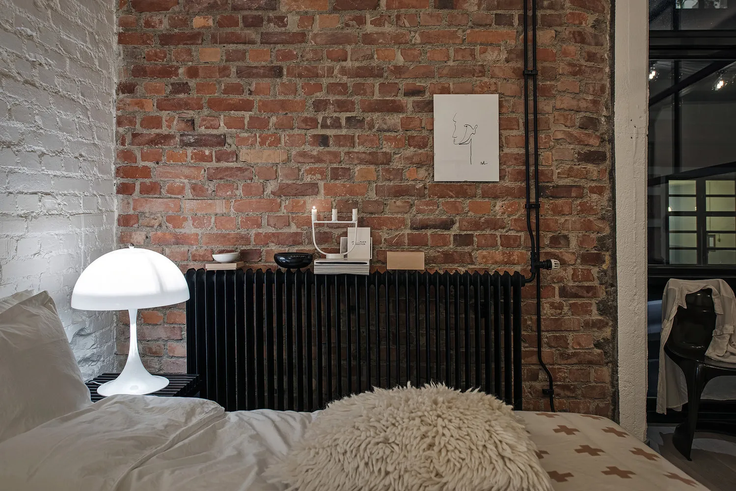 照片：阁楼卧室，室内装饰，瑞典，白色，黑色，斯德哥尔摩，2室，40-60平方米 – 我们网站上的照片