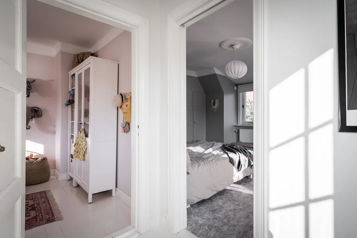 照片:北欧现代风格儿童房,室内装饰,房屋,瑞典,灰色,哥德堡,中性色调装修,如何以现代风格布置房屋,4间及以上,90平方米以上 – 网站照片