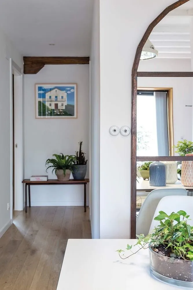 Photo: Living Room in Scandinavian Style, Loft, Eclecticism, Interior Decoration, Spain, Vintage, How to Decorate an Interior in Loft Style, Mid-Century Modern – Photo on Our Website