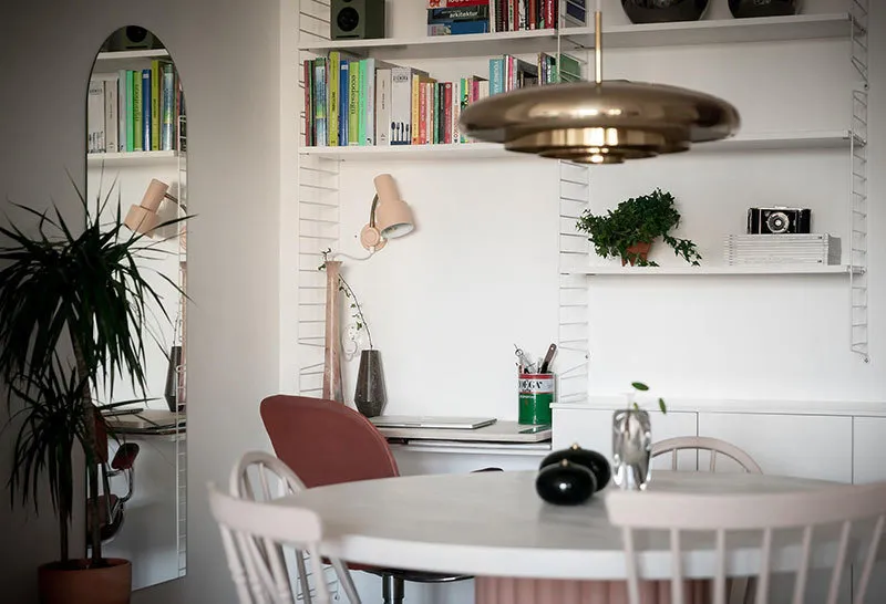 照片：北欧现代风格办公区，室内装饰，公寓，白色，粉色，40-60平方米 – 网站上的照片