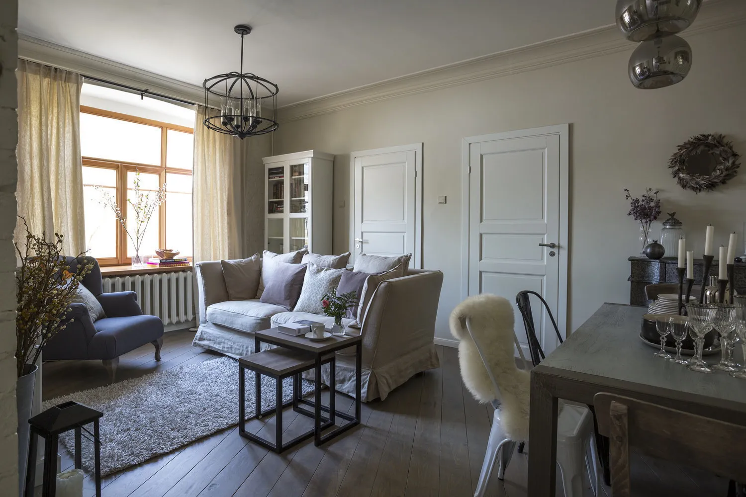 照片：斯堪的纳维亚客厅，厨房和餐厅，技巧 – 我们网站上的照片