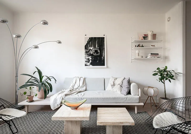 照片：北欧现代风格客厅，室内装饰，公寓，白色，粉色，40-60平方米 – 网站上的照片