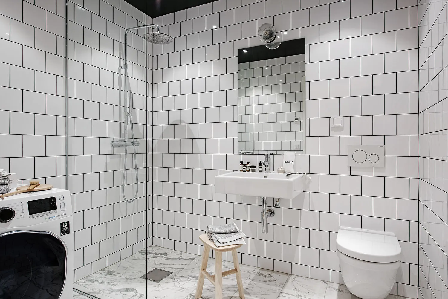 照片：阁楼浴室，室内装饰，瑞典，白色，黑色，斯德哥尔摩，2室，40-60平方米 – 我们网站上的照片