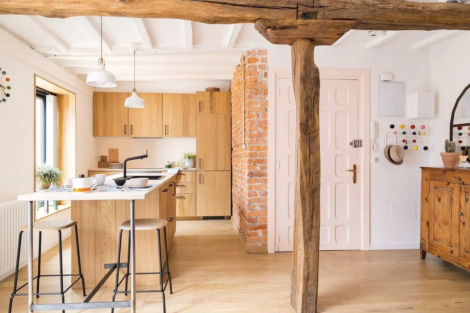 Photo: Kitchen and Dining Room in Loft, Eclecticism, Interior Decoration, Spain, Vintage, How to Decorate an Interior in Loft Style, Mid-Century Modern – Photo on Our Website