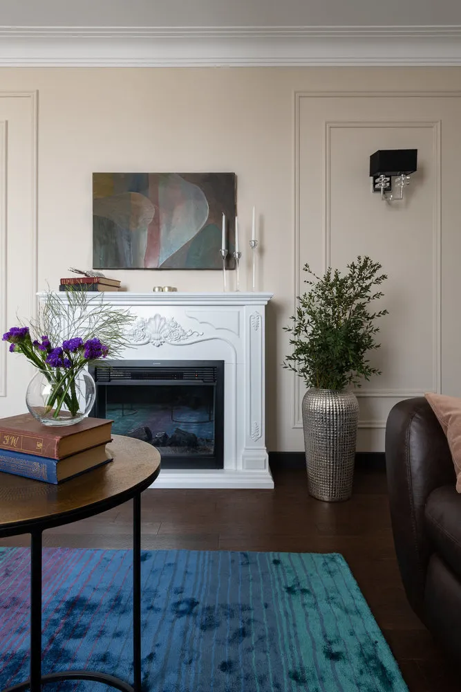 照片：风格为古典、现代、折中主义、室内装饰、极简主义、线条、Malitskikh工作室、Valeria Dan'kovskaya、Sergy Makhov、Nadezhda Kiselykova、One Line Design、线条装饰、壁龛、Karina Rimik、线条、踢脚线、插座、建筑装饰 – 照片在我们网站上