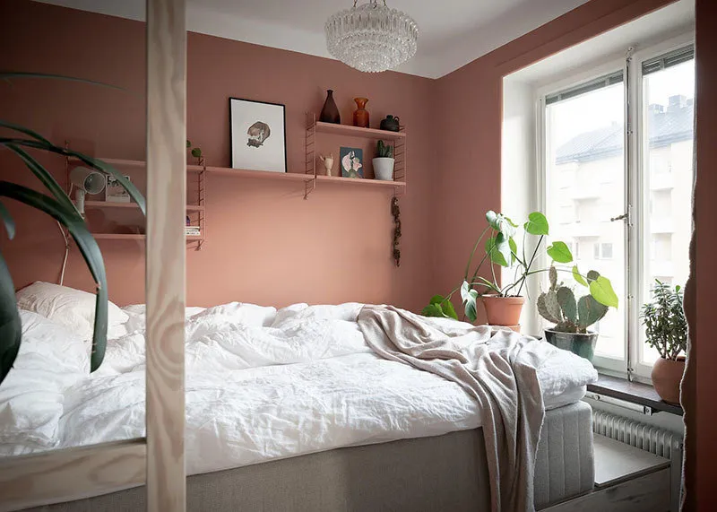 照片：北欧现代风格卧室，室内装饰，公寓，白色，粉色，40-60平方米 – 网站上的照片