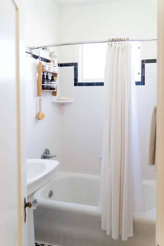 照片：北欧现代风格浴室，公寓，小贴士，极简主义 – 网站上的照片