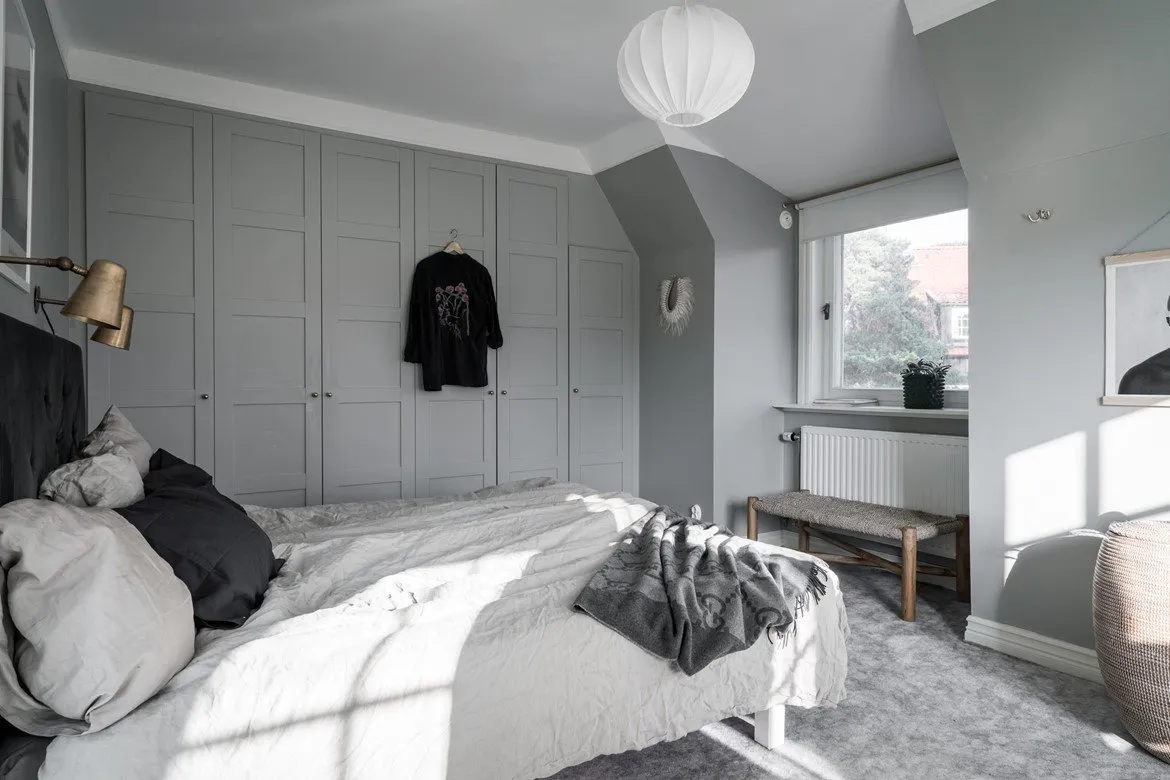 照片:北欧现代风格卧室,室内装饰,房屋,瑞典,灰色,哥德堡,中性色调装修,如何以现代风格布置房屋,4间及以上,90平方米以上 – 网站照片