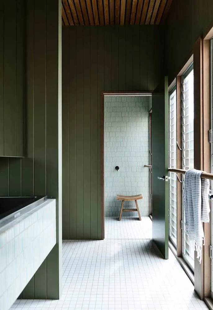 照片:普罗旺斯与小屋风格浴室,极简、绿色、棕色、生态、房屋与小屋 – 我们网站上的照片