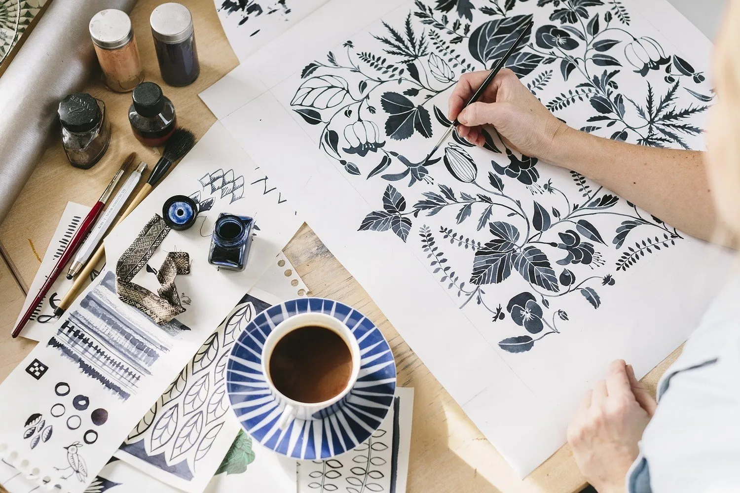 瑞典纺织设计师Emma von Bremen的作品将吸引喜欢单色调室内设计的粉丝。