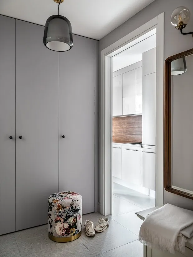 Foto: en estilo , Entrada, Consejos, Almacenamiento en entrada, Iluminación de entrada, Cómo decorar la entrada, Cómo decorar una entrada pequeña – foto en nuestro sitio web