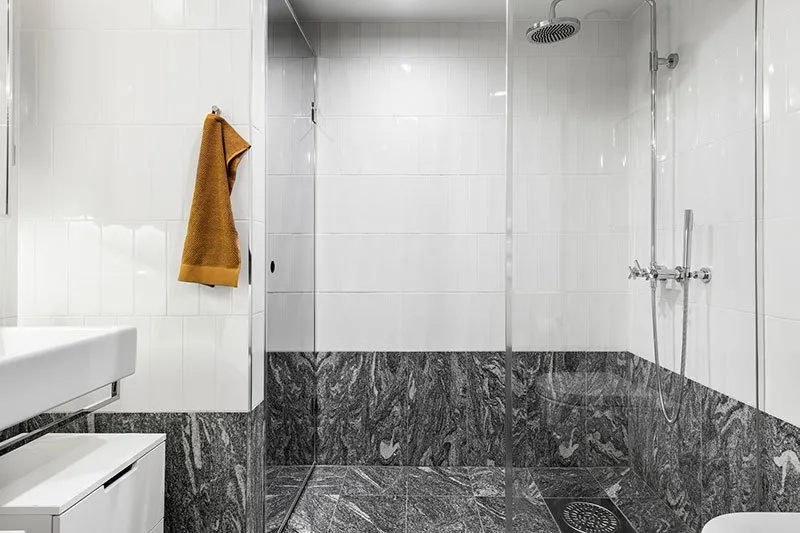 图片:浴室斯堪的纳维亚、现代、折中主义、室内装饰,公寓,白色,黑色,2间房,60-90平方米 – 网站上的照片