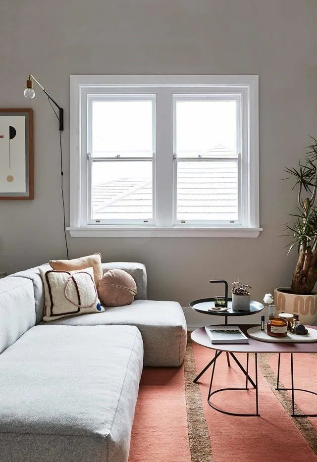 照片:斯堪的纳维亚客厅,室内装饰,公寓,灰色,粉色,悉尼 – 我们网站上的照片