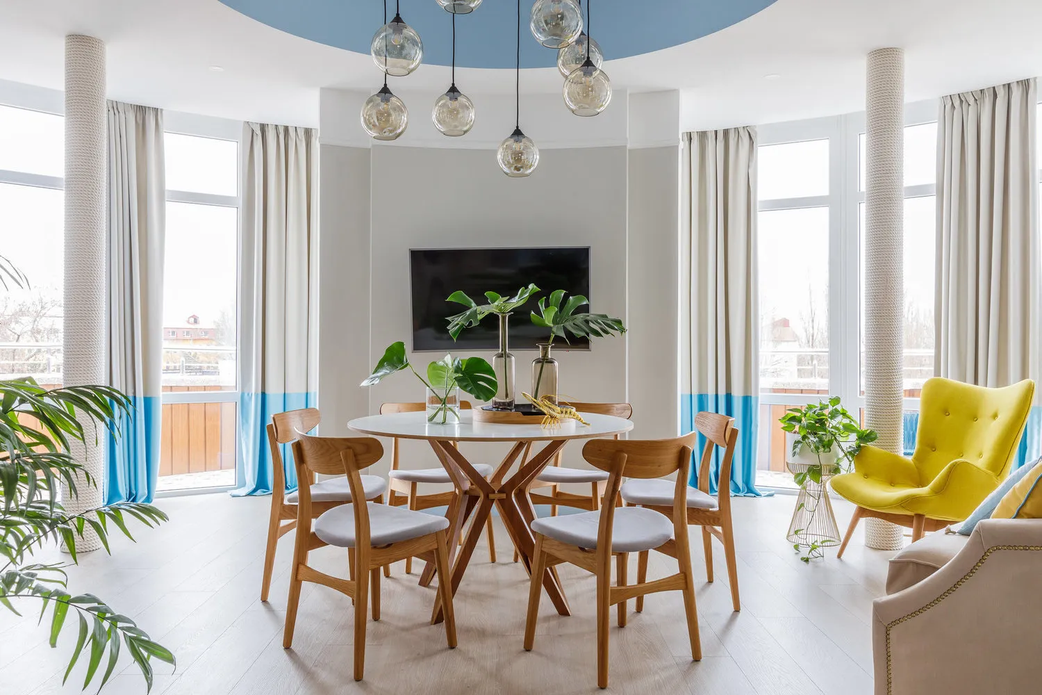 照片：现代风格客厅，Gid, El Born Studio, 塔季扬娜·卡赞采娃，卡佳·奇斯托娃，安娜·里姆斯，安娜·阿科普扬 – 网站上的照片