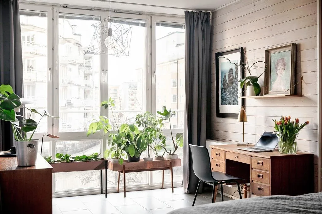 Photo : Chambre à coucher en style Scandinave, Classique, Décoration d'intérieur, Appartement, Suède, Blanc, Rouge, Gris, 2 chambres, Plus de 90 mètres – photo sur notre site