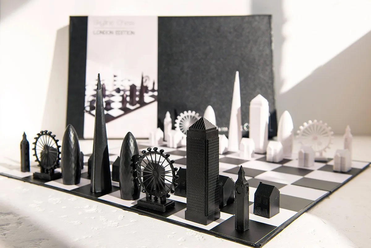 天际线国际象棋棋子的造型像纽约的建筑。当两位建筑师在漫长的夜晚下棋时会发生什么?