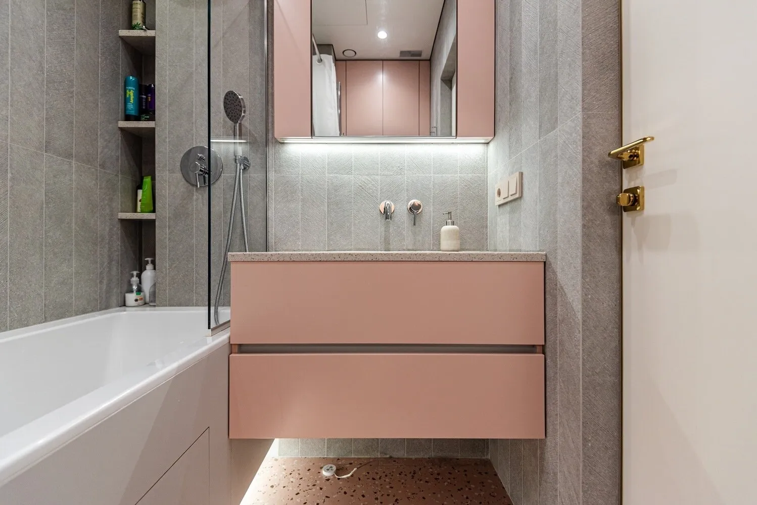 Фотография: в стиле , Современный, Квартира, Проект дня, 3 комнаты, 40-60 метров, Лина Князева, Виктория Тозлян – фото на нашем сайте