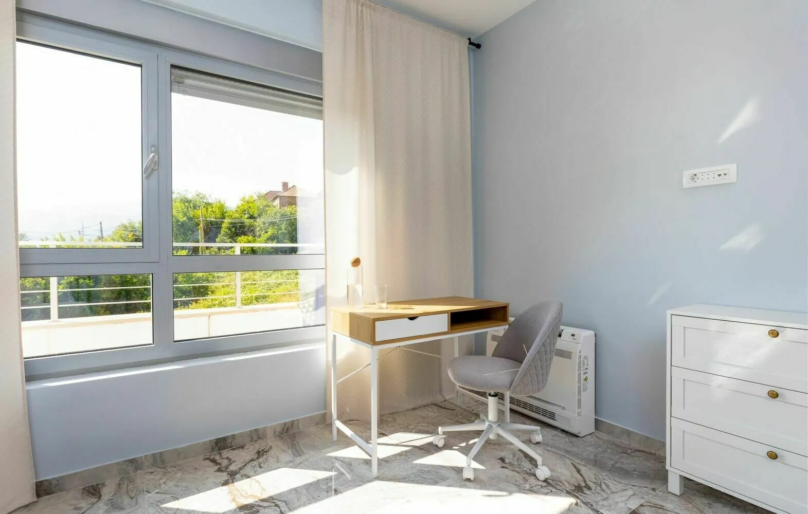 Фотография: Кабинет в стиле Современный, Минимализм, – фото на нашем сайте