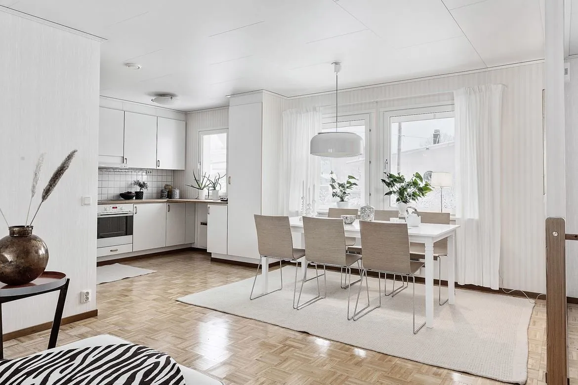 照片:现代风格厨房和餐厅、客厅、室内装饰、房屋、瑞典、斯德哥尔摩、如何营造温馨氛围、4人或以上、超过90平方米、接待式室内设计 – 我们网站上的照片