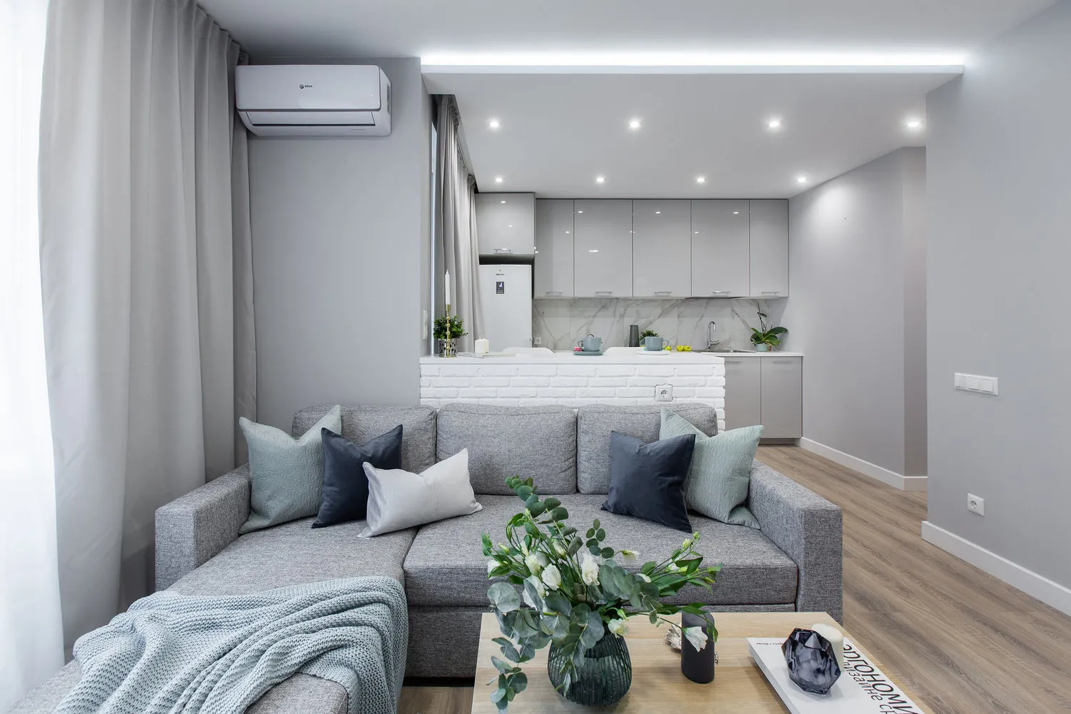 Photo: Modern Living Room, Tips, Guide, Marina Sarkisyan, Anna Kovalchenko, apartment for rent, Tatyana Lushina, We Create Studio, UD Base, interior encyclopedia, BoomPlanner – photo on our website