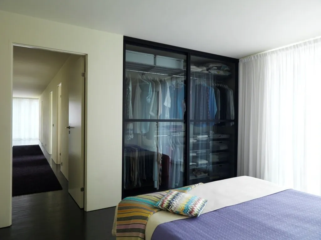 照片：极简风格卧室，– 我们网站上的照片