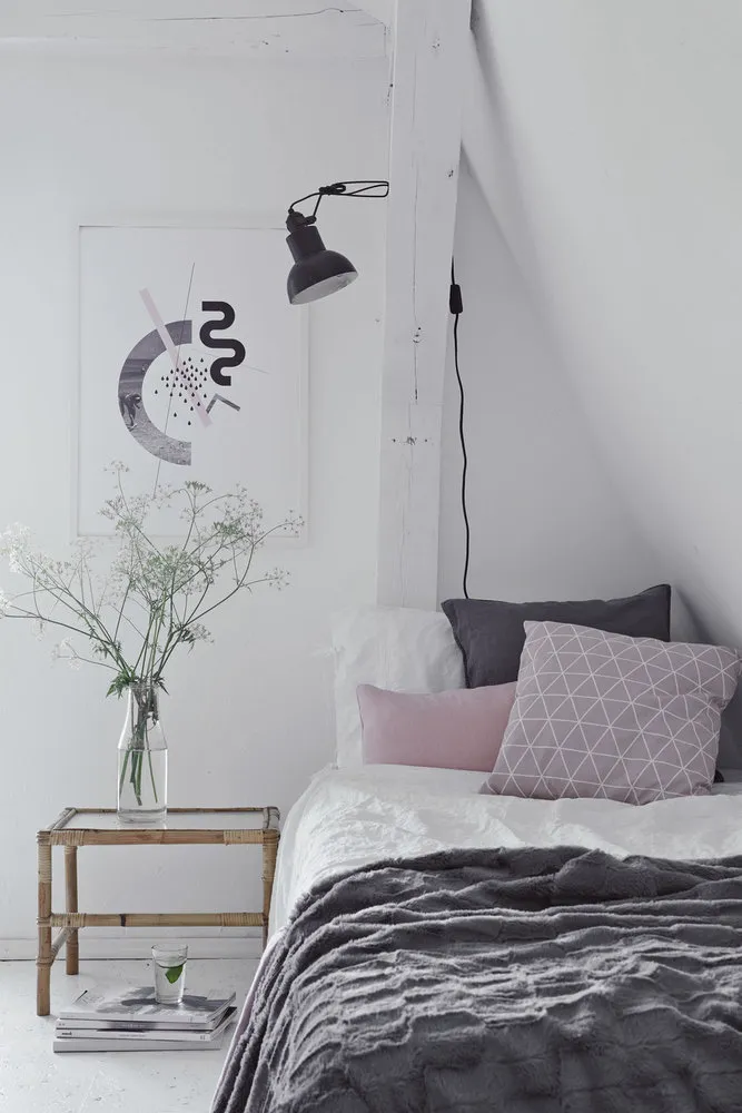 照片：斯堪的纳维亚风格的卧室，柴棚，波兰，房屋和柴棚——我们网站上的照片