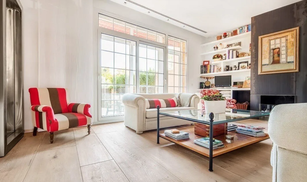 照片:现代风格客厅,网站上的照片