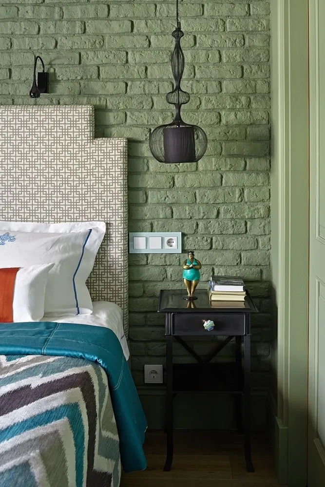 Photo: Bedroom in Eclectic Style, Apartment, Weekly Project, Moscow, Brick House, 4 and More, Over 90 Square Meters, Natalia Pilypenko, Ekaterina Fedorova, Well-Designed House – photo on our website