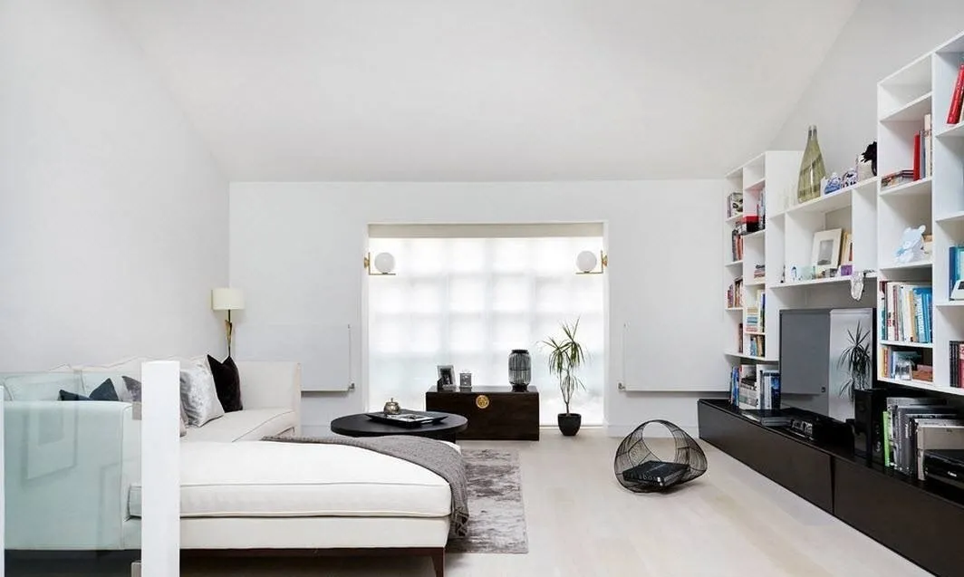 照片:现代风格客厅,网站上的照片