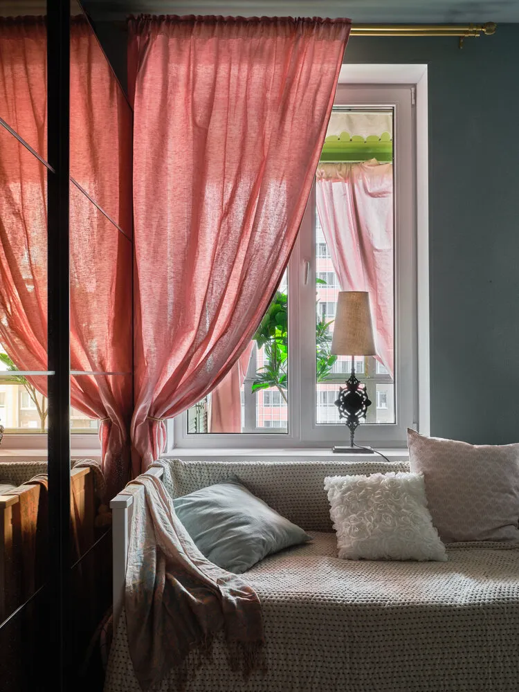 Foto: Sala en estilo Ecléctico, Oriental, Apartamento pequeño, Departamento, Estudio, Proyecto de la semana, San Petersburgo, hasta 40 metros, Anna Tarasova, AT-INTERIORS, Varvara Ponomareva – fotos en nuestro sitio web