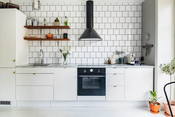 照片：北欧风格厨房和餐厅，室内装饰，小公寓，公寓——我们网站上的照片