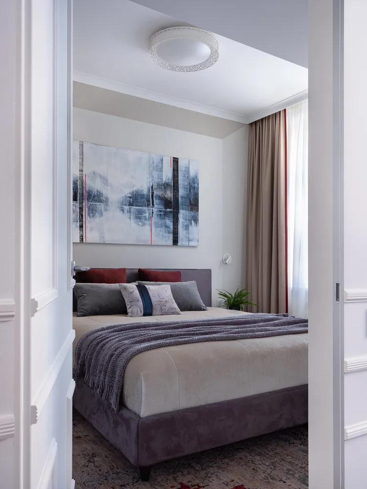 照片：现代卧室，指南，卧室内部，斯大林时代公寓内部，斯大林时代建筑内的室内设计，室内设计工作室“温馨公寓”，斯大林时代公寓，娜塔莉亚·索洛，玛丽娜·梅伦科娃，科涅夫设计，阿莱娜·契列娃，U概念，娜塔莉亚·梅尔迪娜 – 我们网站上的照片