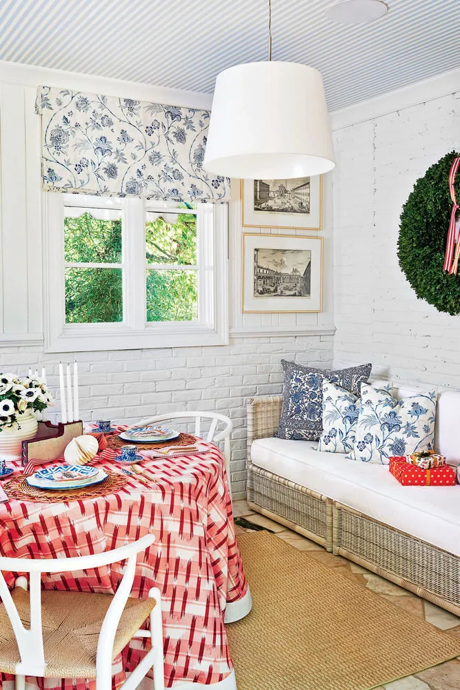 Photo: Kitchen and dining room in Provence and Cottage style, Interior decoration, House, USA, Accessories, Decoration, New Year, Red, Home and cottage, how to decorate an interior for the New Year – photo on our site