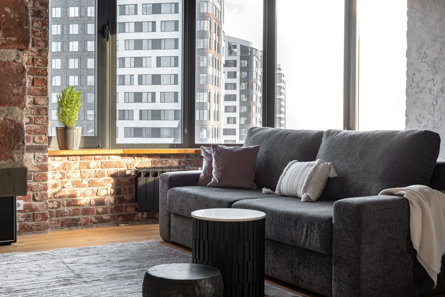 Foto: Sala de estar en estilo Loft, Cocina y comedor, Apartamento, Proyecto de la semana, Moscú, Natalia Yashuzakova – fotos en nuestro sitio web