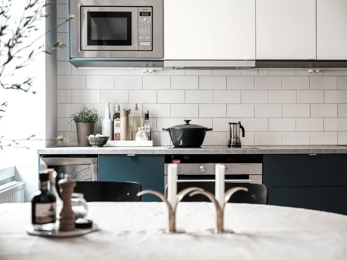 照片：斯堪的纳维亚风格厨房和餐厅，室内装饰，公寓——我们网站上的照片