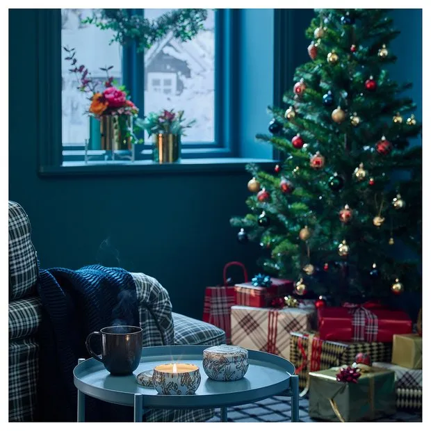 Фотография: Гостиная в стиле Скандинавский, Гид, ИКЕА, новогоднее оформление интерьера, новогодний декор, новогодняя сервировка стола, зимний интерьер квартиры, много ИКЕА – фото на нашем сайте