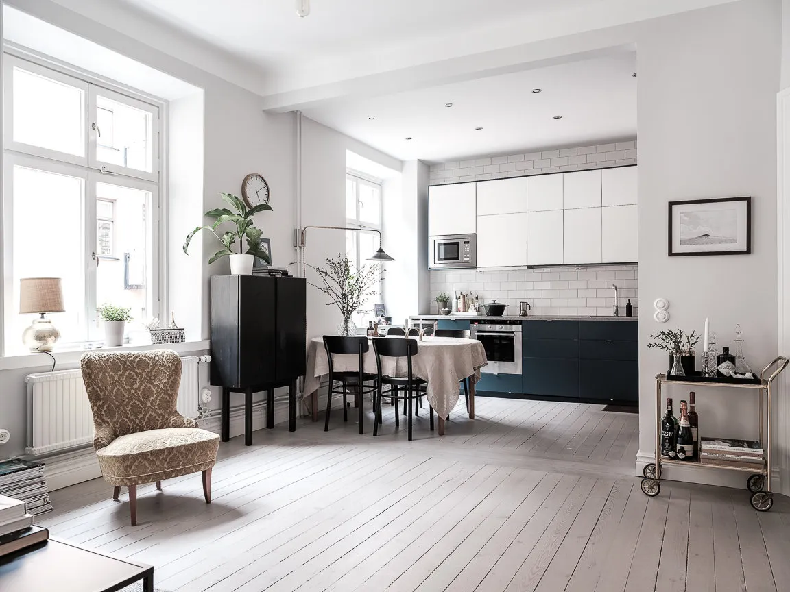 照片：斯堪的纳维亚风格厨房和餐厅，室内装饰，公寓——我们网站上的照片