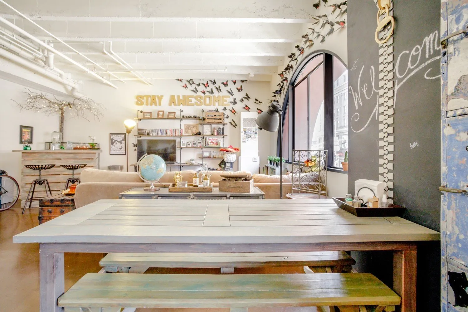 洛杉矶市中心带屋顶浴缸的loft（每晚7,390卢布起）