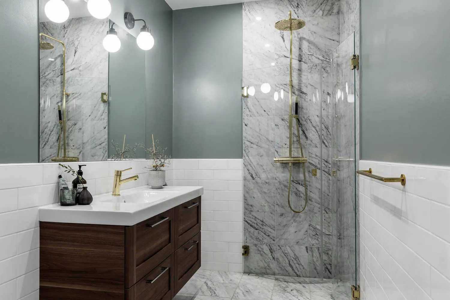 照片:现代斯堪的纳维亚风格浴室,室内装饰,公寓,斯德哥尔摩 – 我们网站上的照片