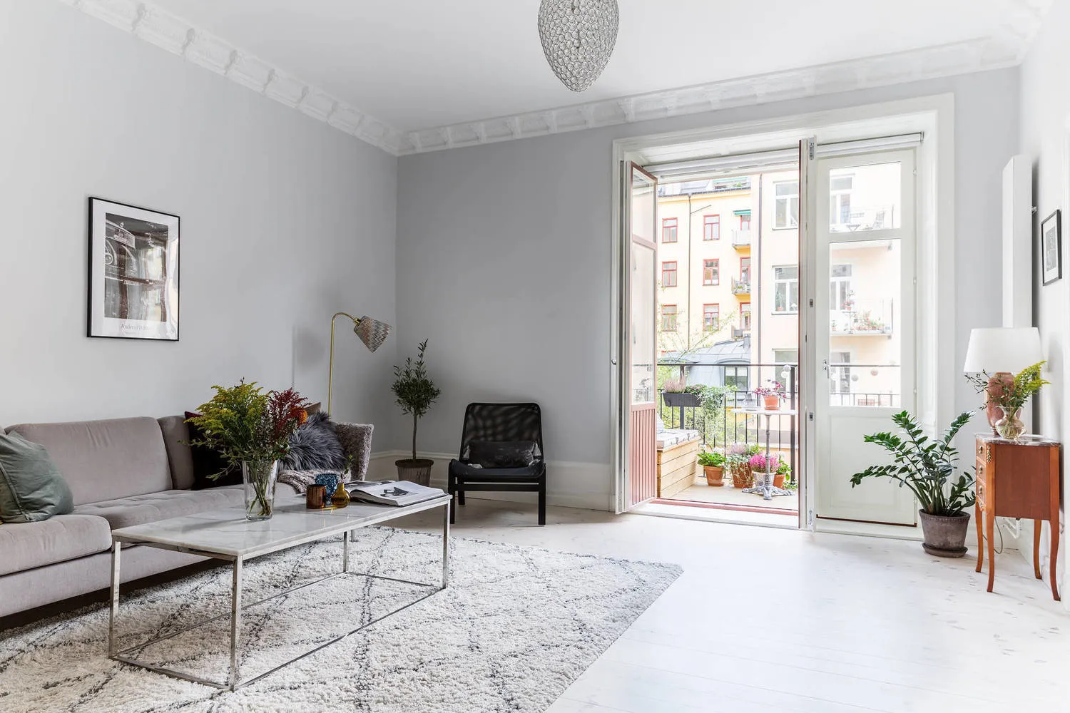 照片:斯堪的纳维亚风格客厅,室内装饰,公寓,斯德哥尔摩 – 我们网站上的照片