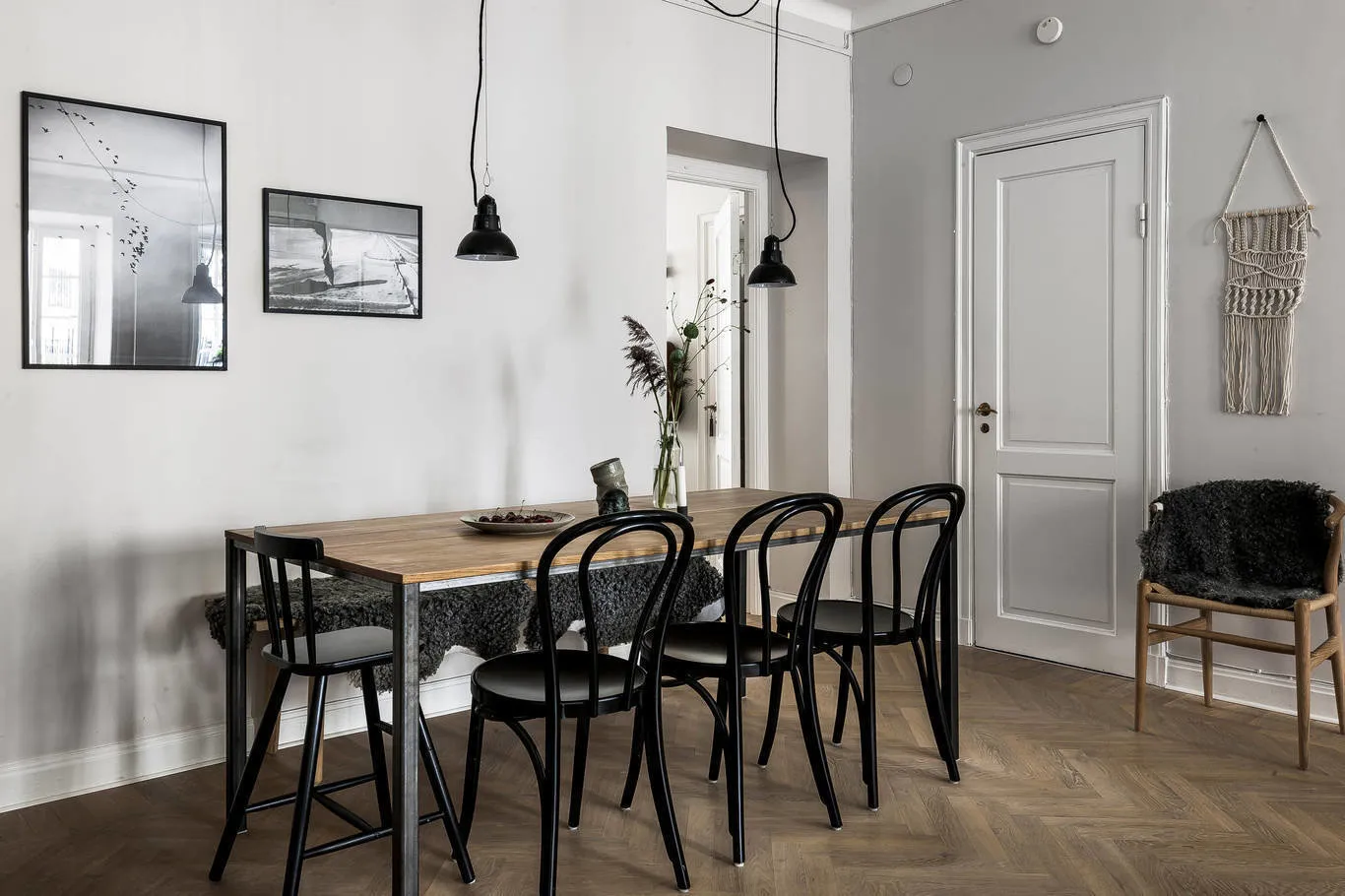 照片：北欧风格厨房和餐厅，室内装饰，公寓，瑞典，装饰，家具和灯光，斯德哥尔摩，灰色，北欧风格室内设计，3个房间，60-90平方米，单色内饰 – 我们网站上的照片