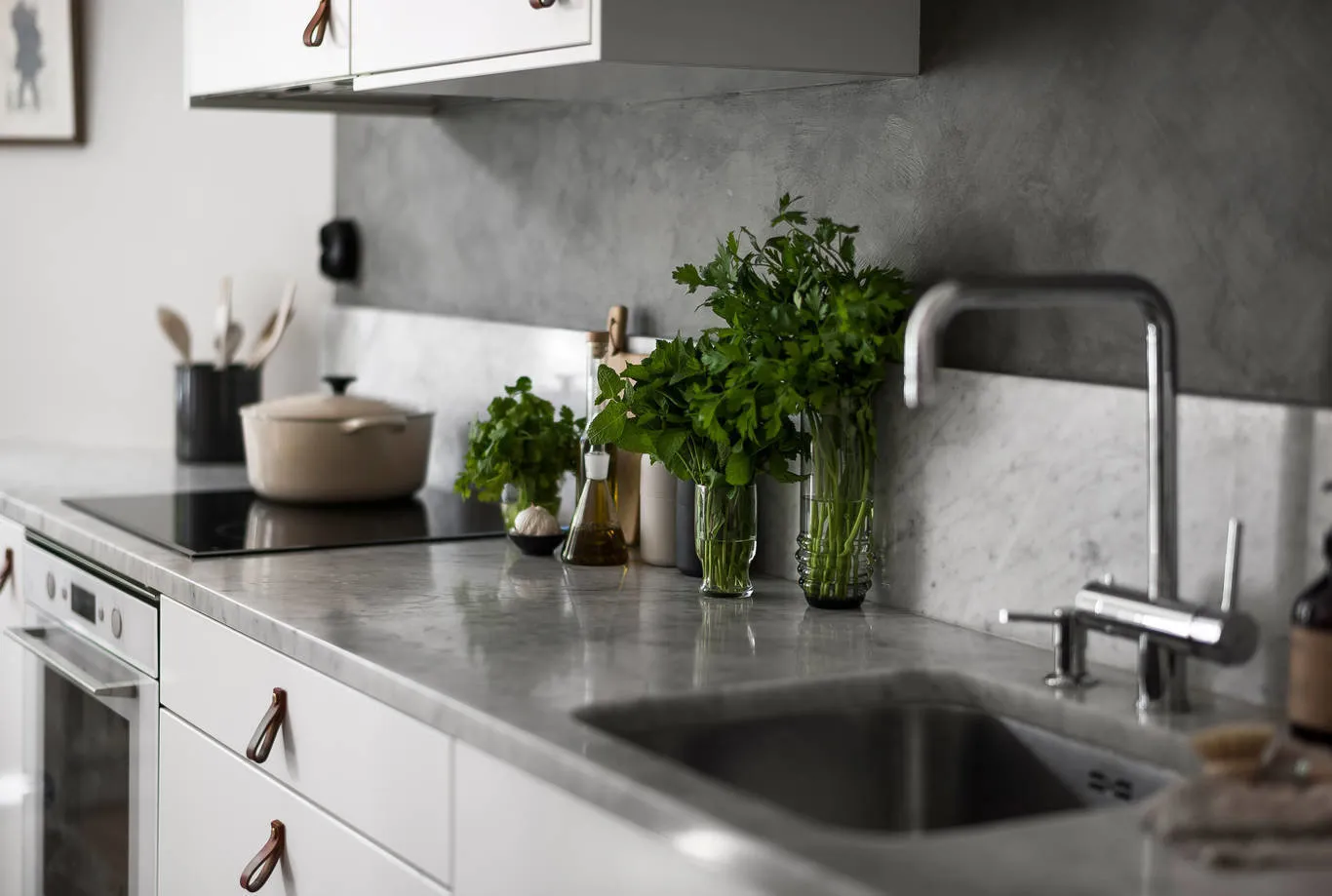 照片：北欧风格厨房和餐厅，室内装饰，公寓，瑞典，装饰，家具和灯光，斯德哥尔摩，灰色，北欧风格室内设计，3个房间，60-90平方米，单色内饰 – 我们网站上的照片